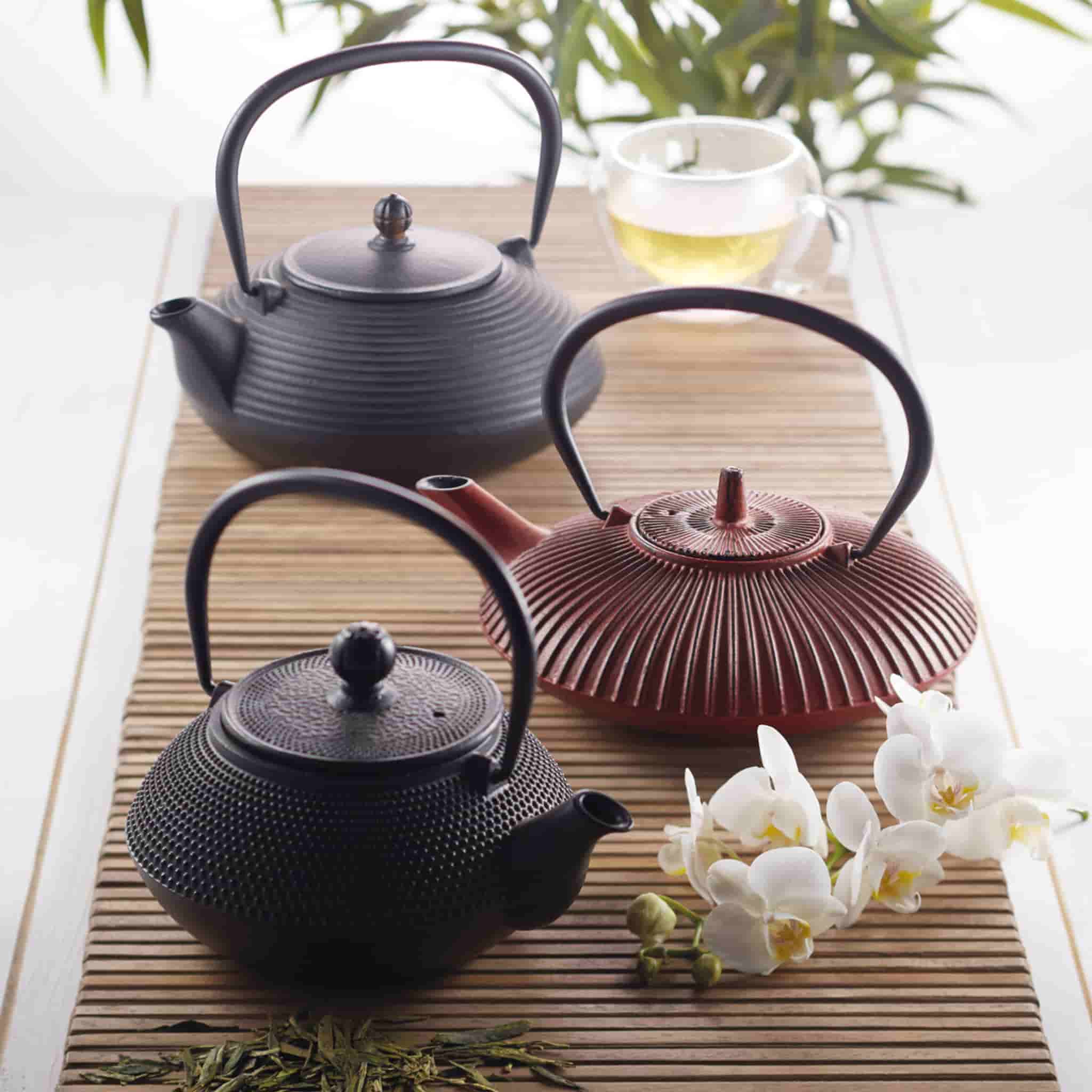 Black Cast Iron Teapot, 900ml - Image 3