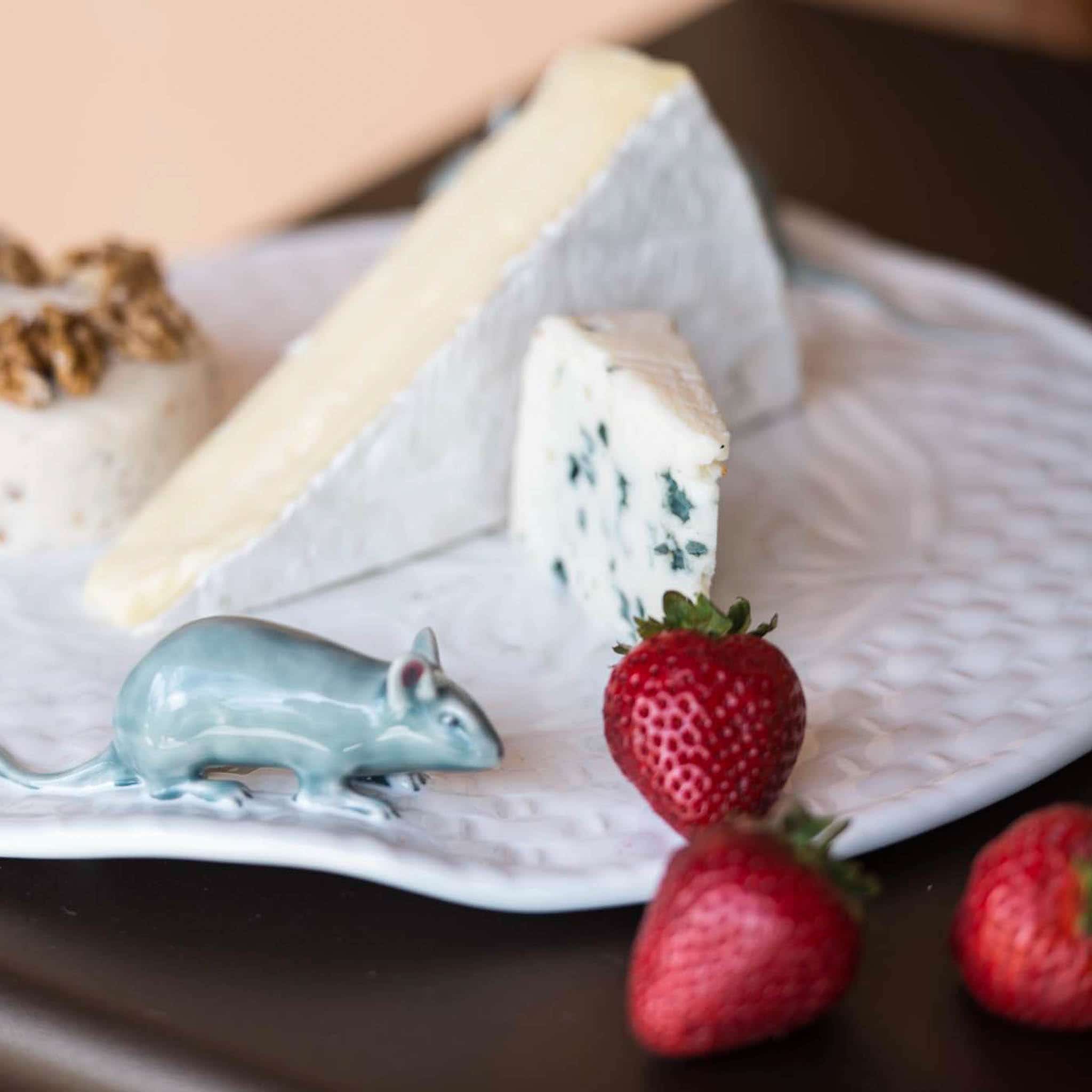Bordallo Pinheiro White Earthenware Cheese Tray with Mouse - Image 2