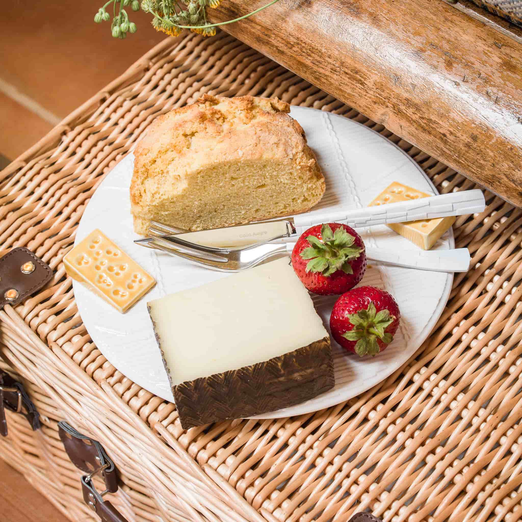 Bordallo Pinheiro White Cheese Tray with Yellow Cheese - Image 2