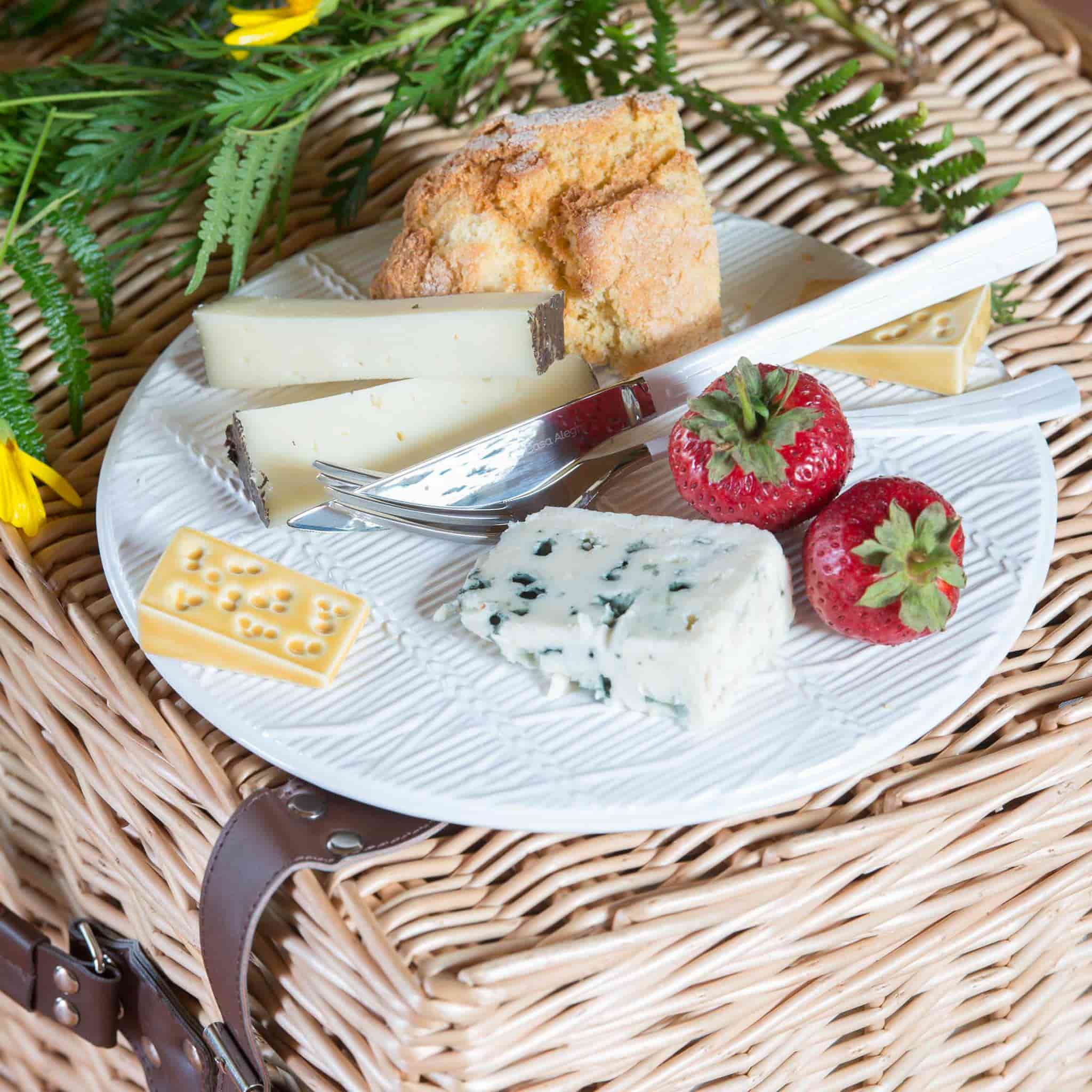 Bordallo Pinheiro White Cheese Tray with Yellow Cheese - Image 3