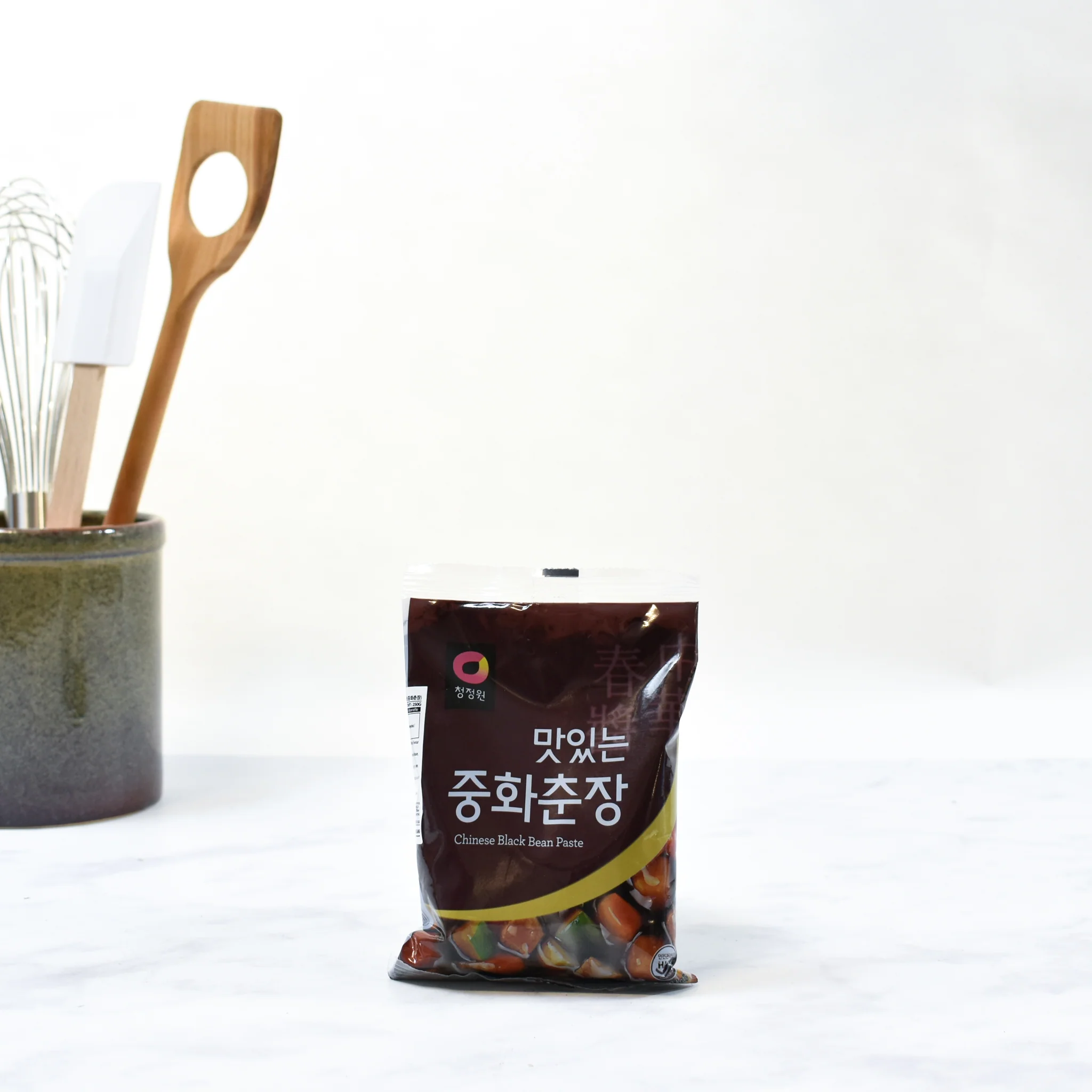 Chunjang - Chinese-Style Korean Black Bean Paste, 250g - Image 2