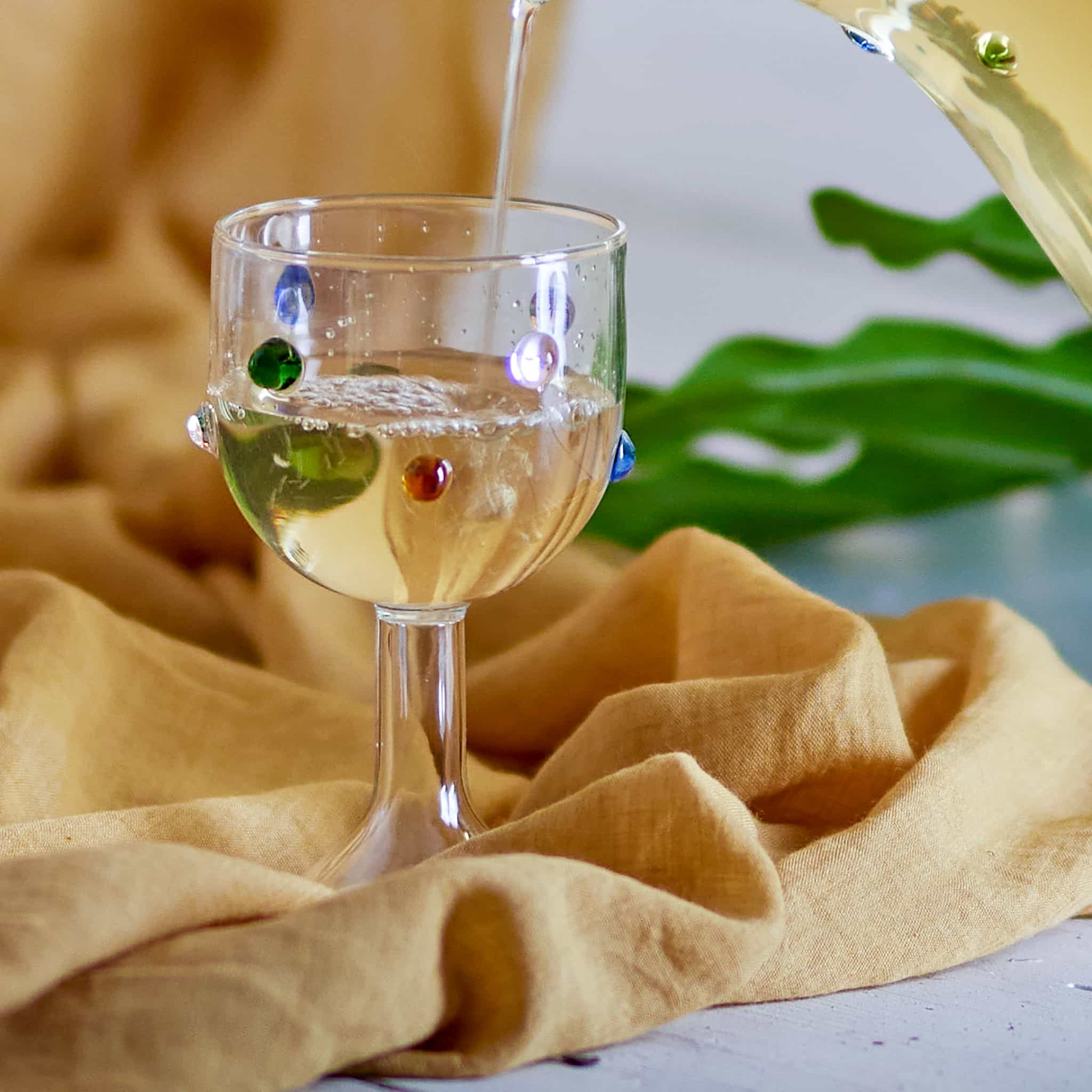 Confetti Dotty Wine Glass, 250ml - Image 2