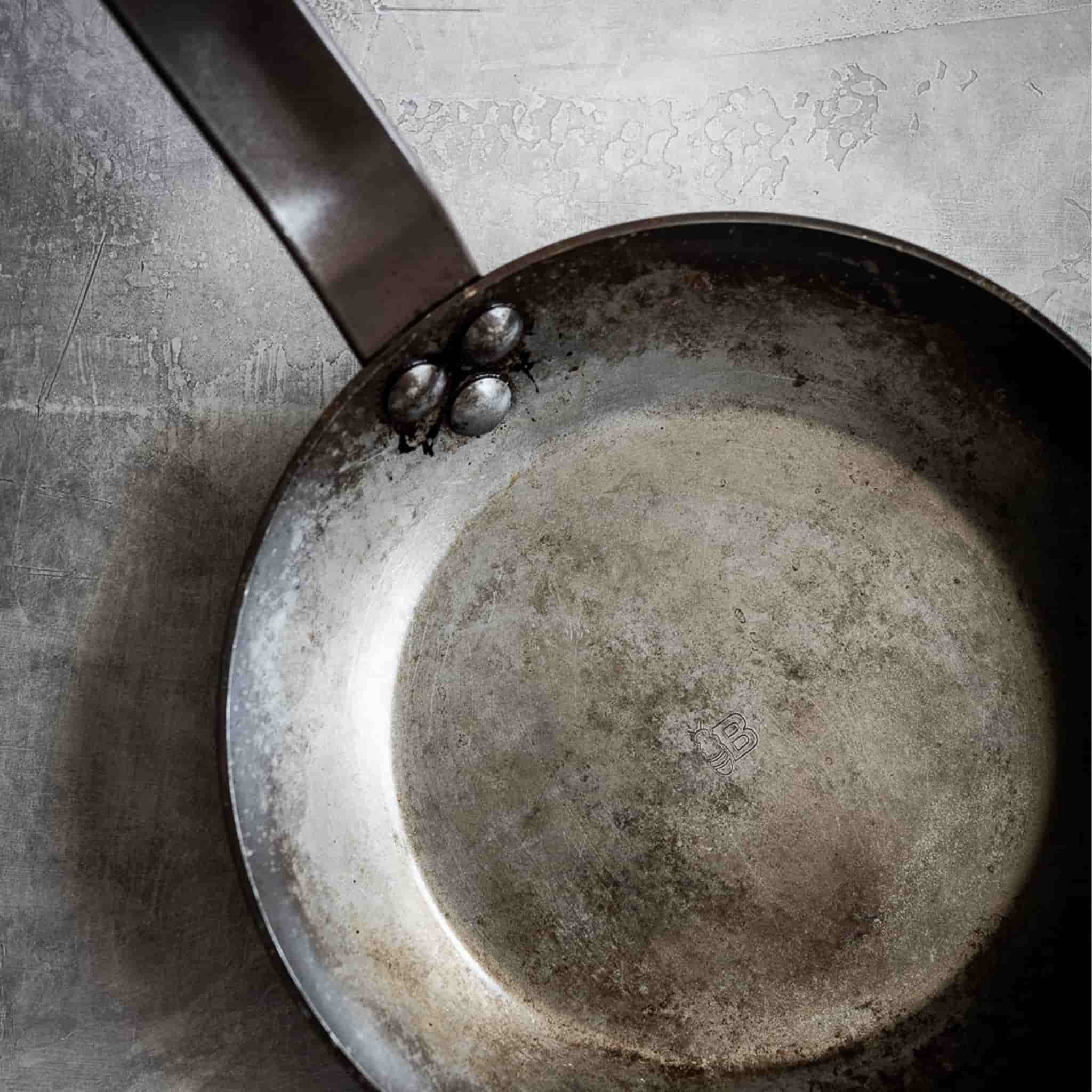 De Buyer Carbone Plus Frying Pan With Iron Handle - Image 3