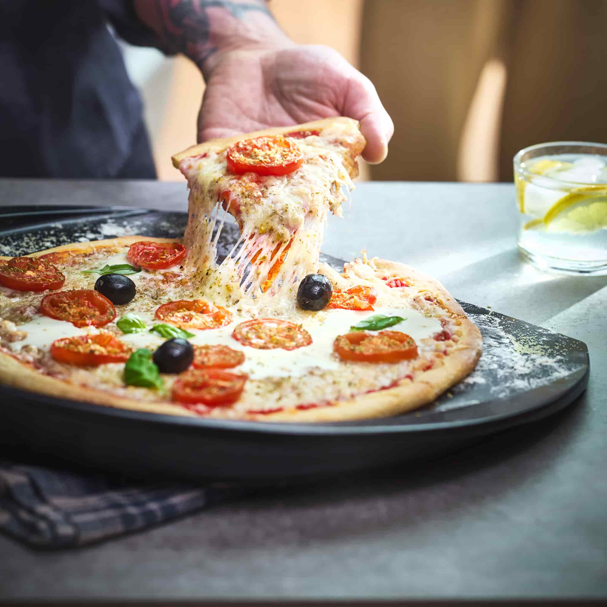 Emile Henry Black Pizza Stone, 42x35cm - Image 3