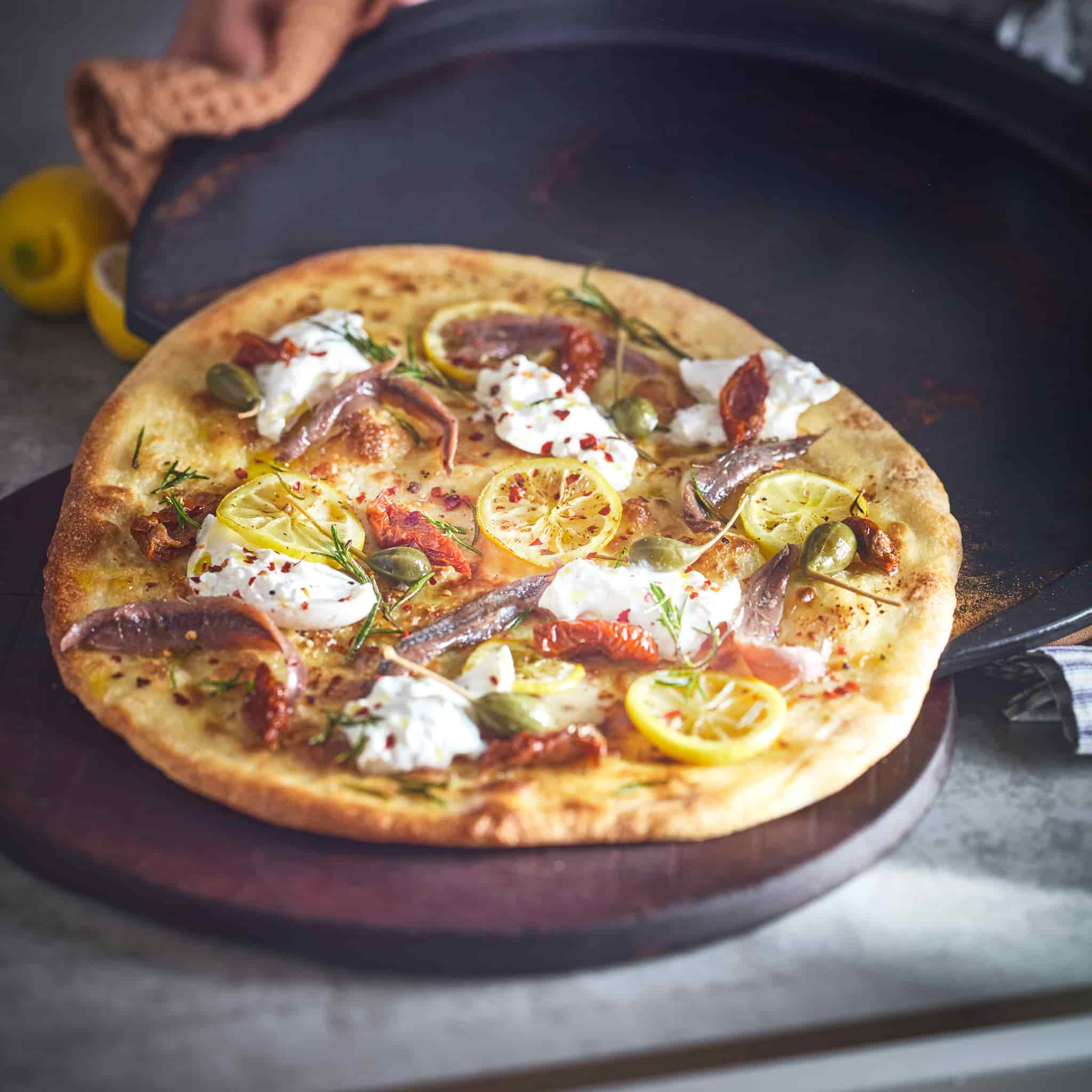 Emile Henry Black Pizza Stone, 42x35cm - Image 4