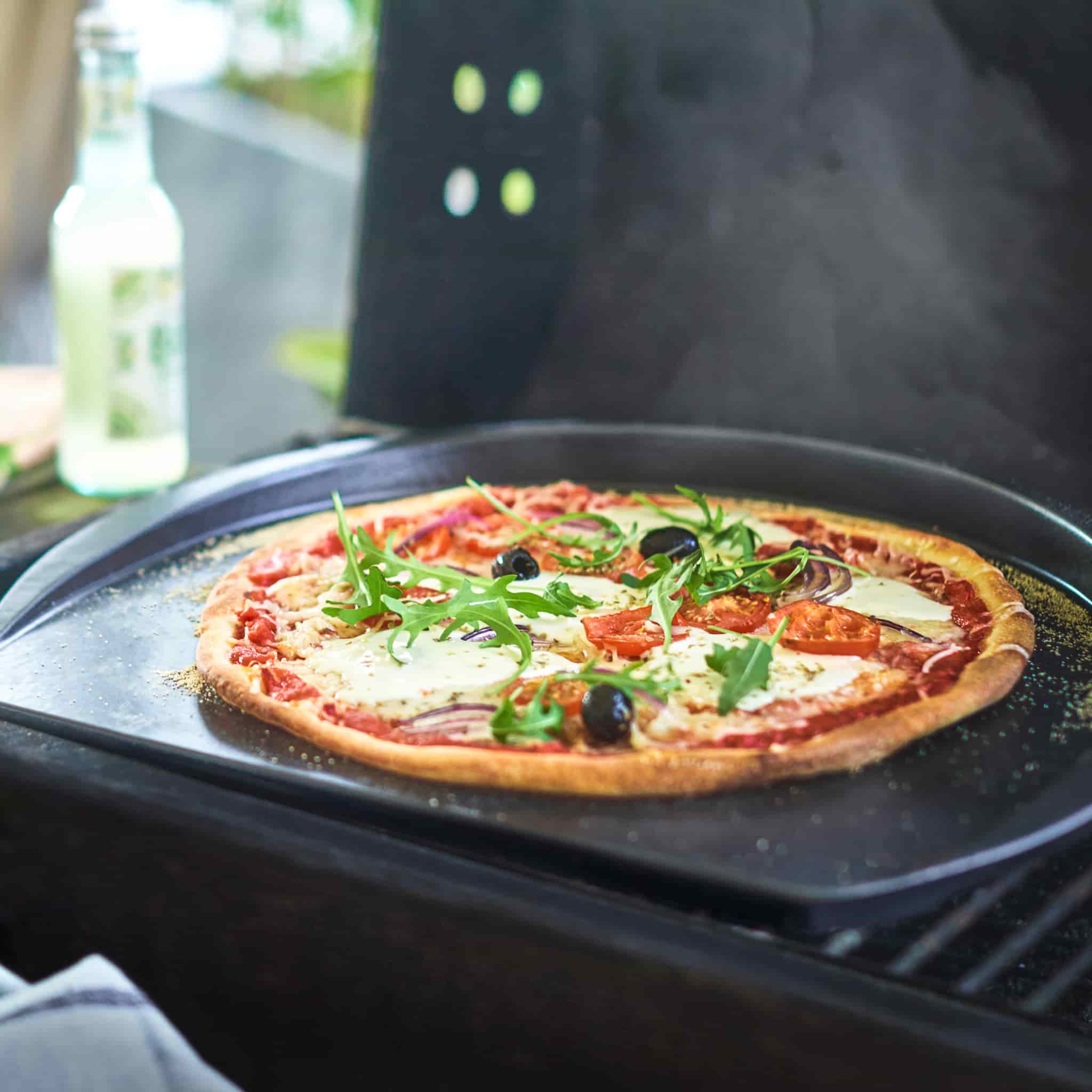 Emile Henry Black Pizza Stone, 42x35cm - Image 5