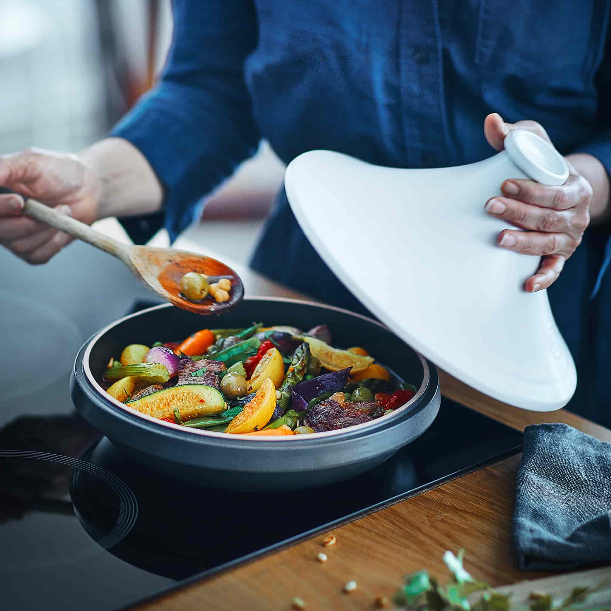 Emile Henry Delight Black & White Ceramic Induction Tagine - Image 4