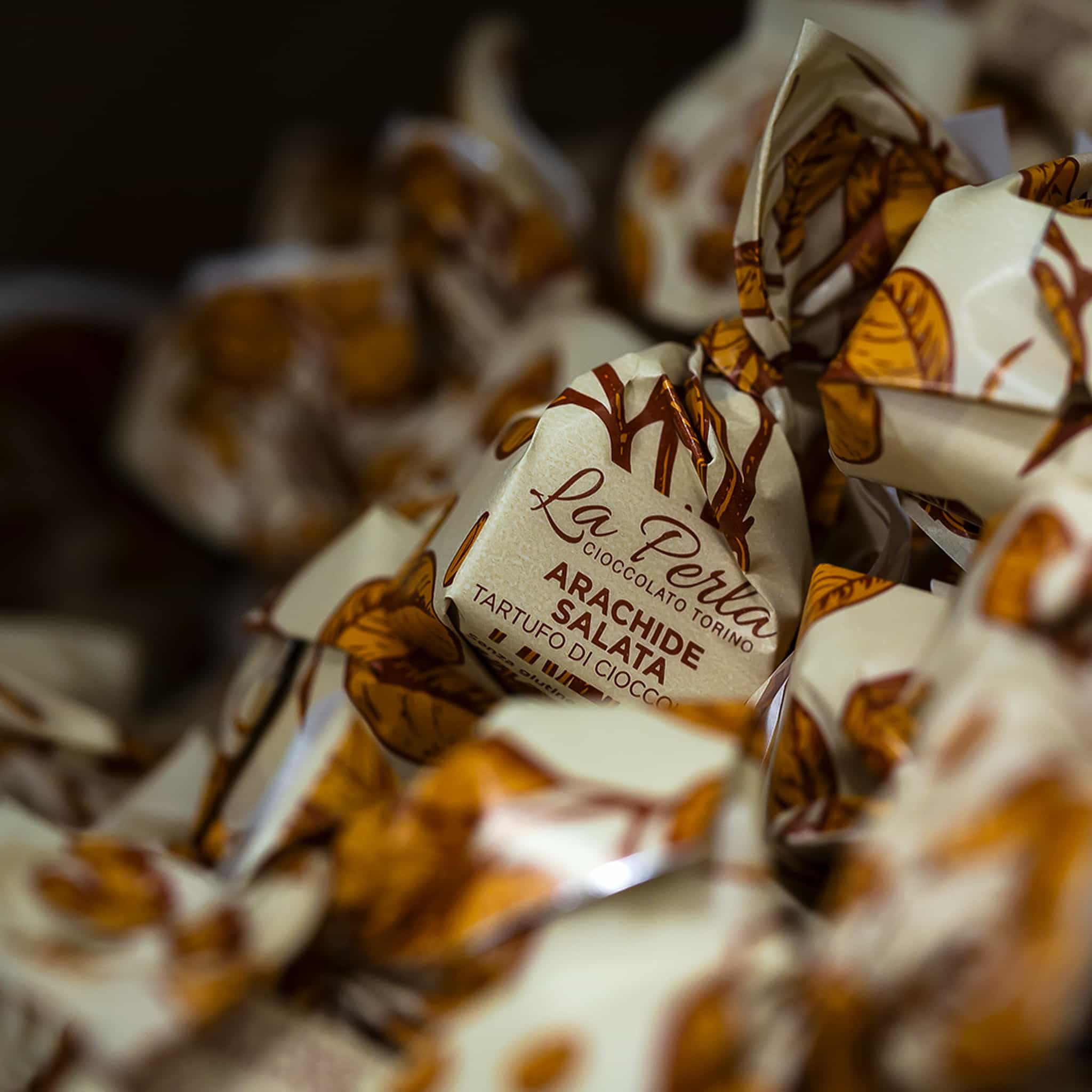 La Perla di Torino Salted Peanut & Caramel White Chocolate Truffles, 200g - Image 3