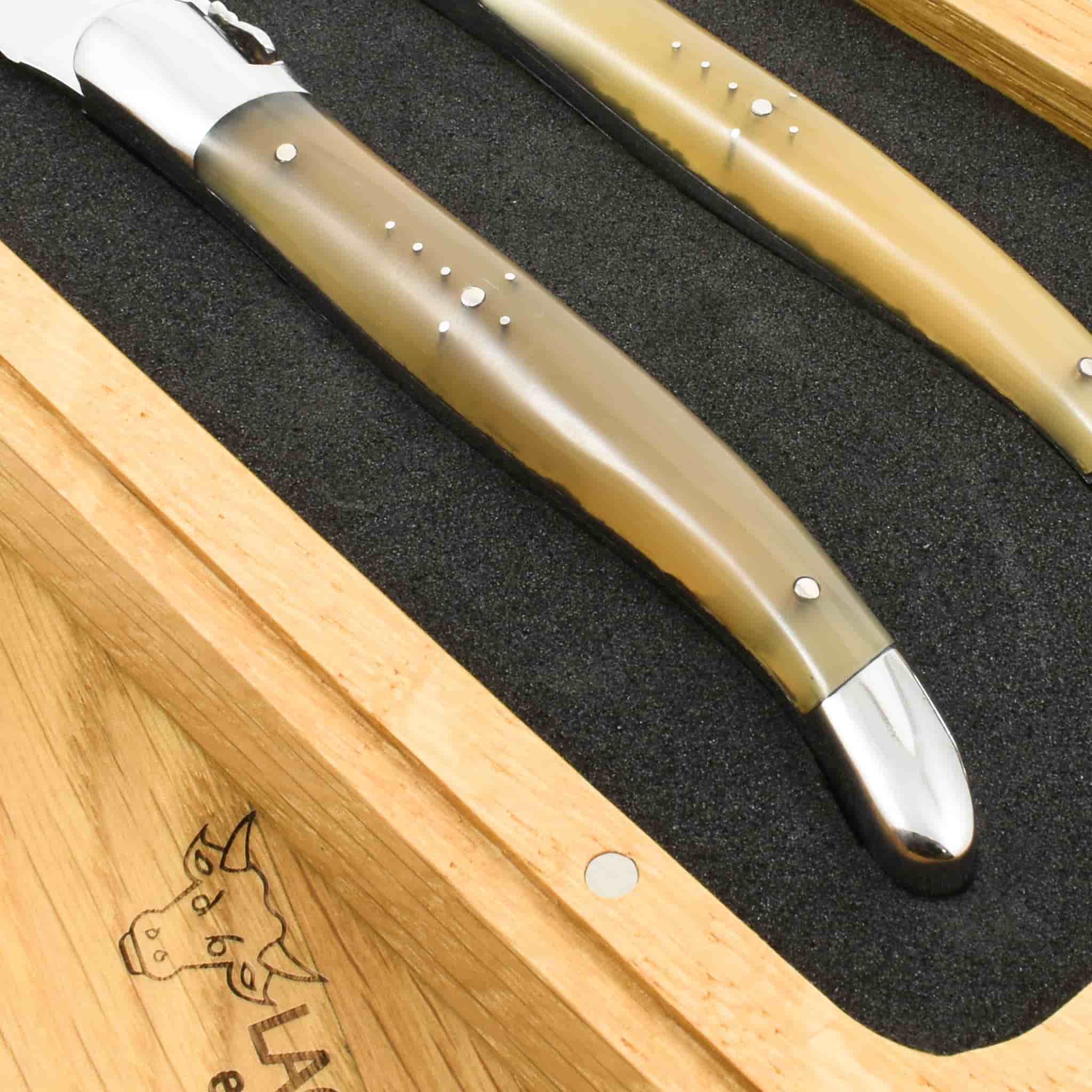 Laguiole en Aubrac Set of 2 Steak Knives, Solid Horn - Image 2