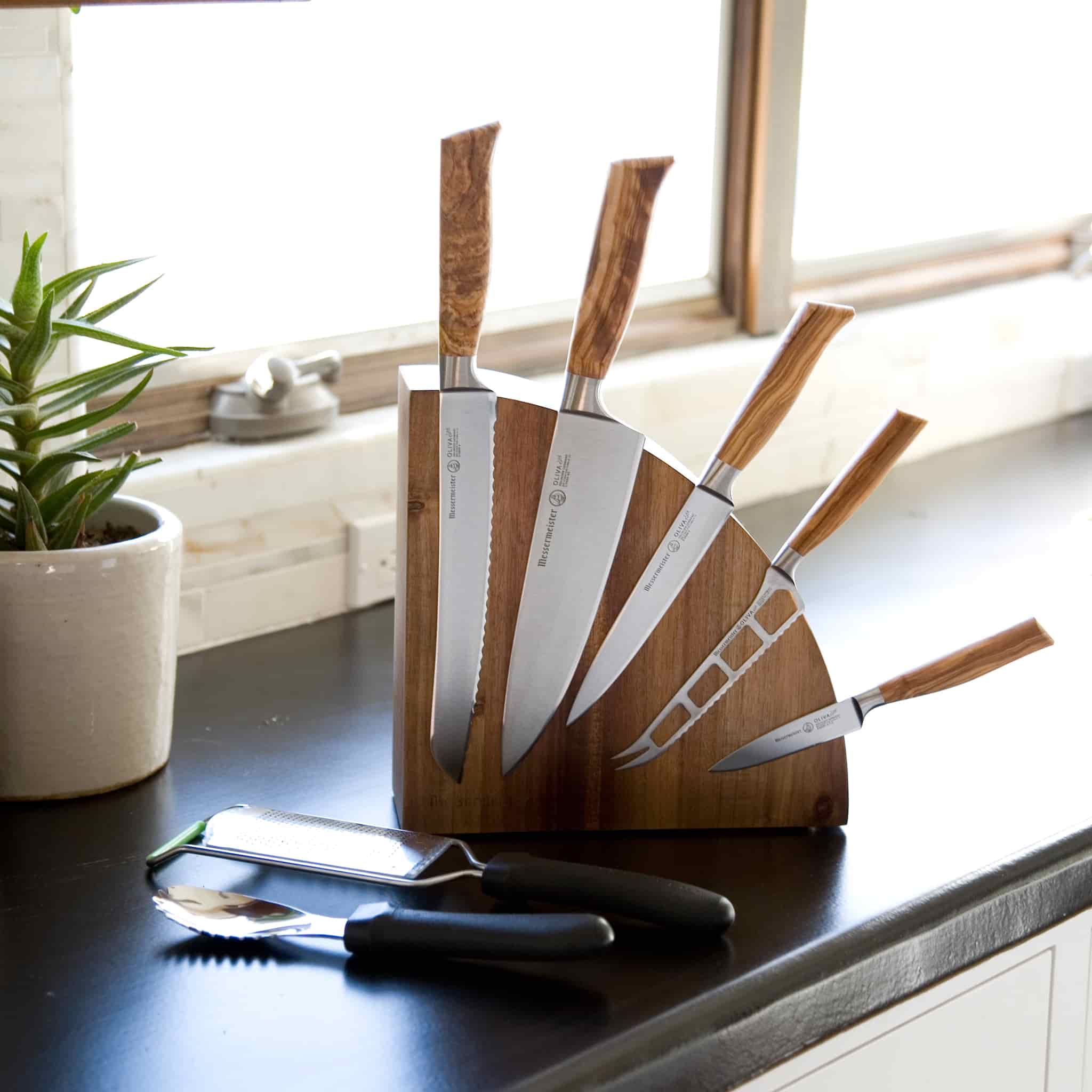 Messermeister Magnetic Knife Block - Image 2