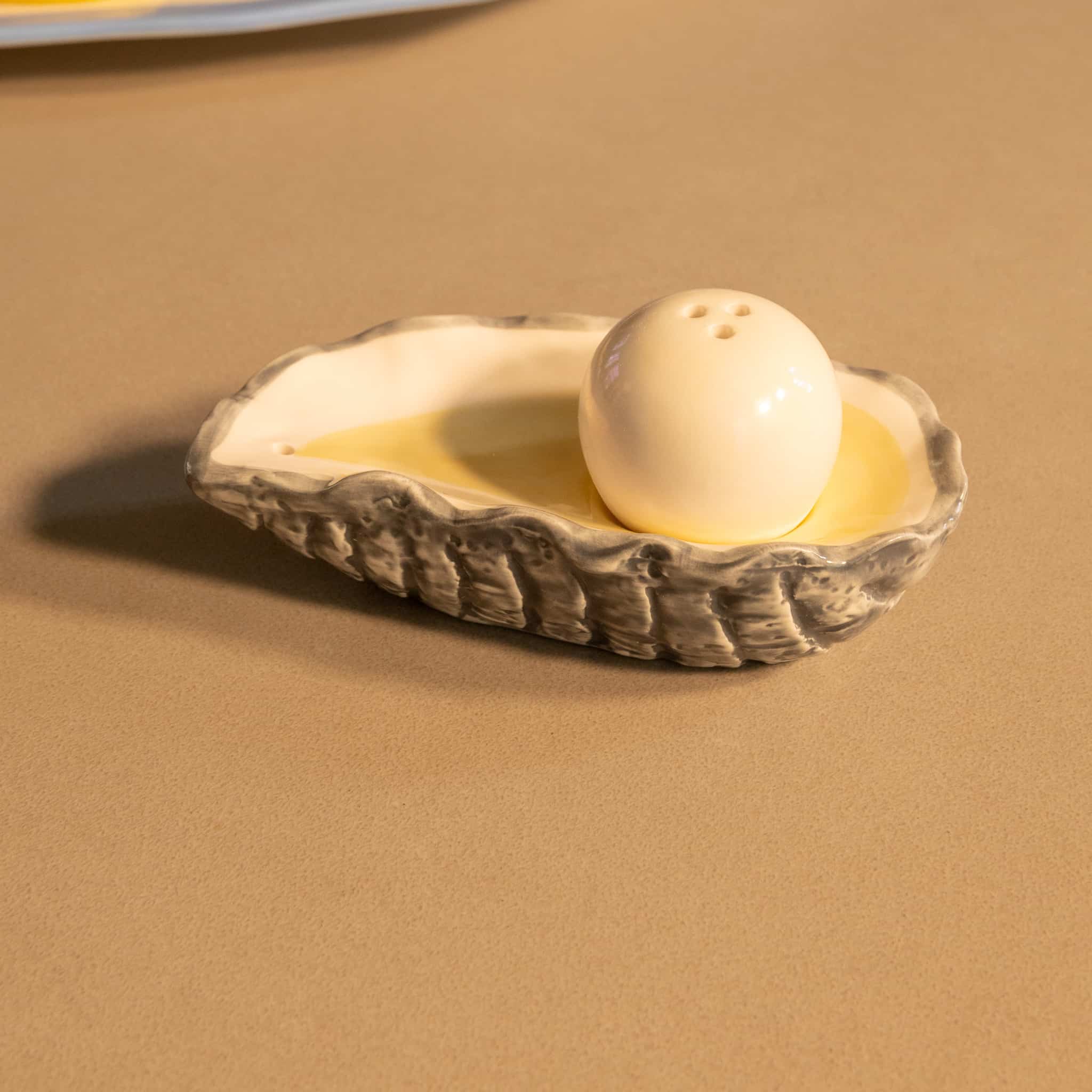Oyster Salt & Pepper Shaker Set - Image 2