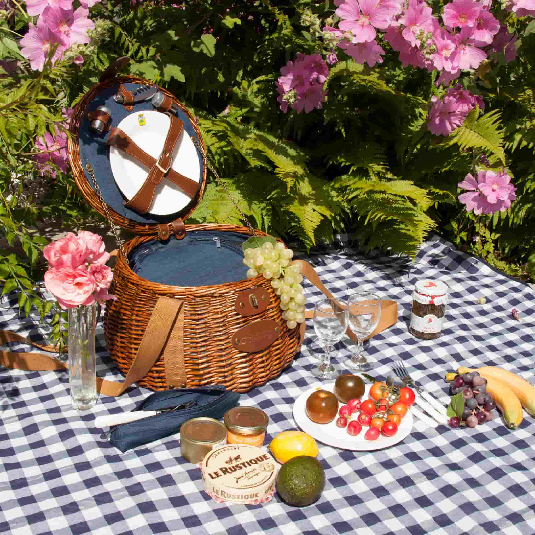 Tuileries Navy Picnic Basket, 2 Person - Image 5